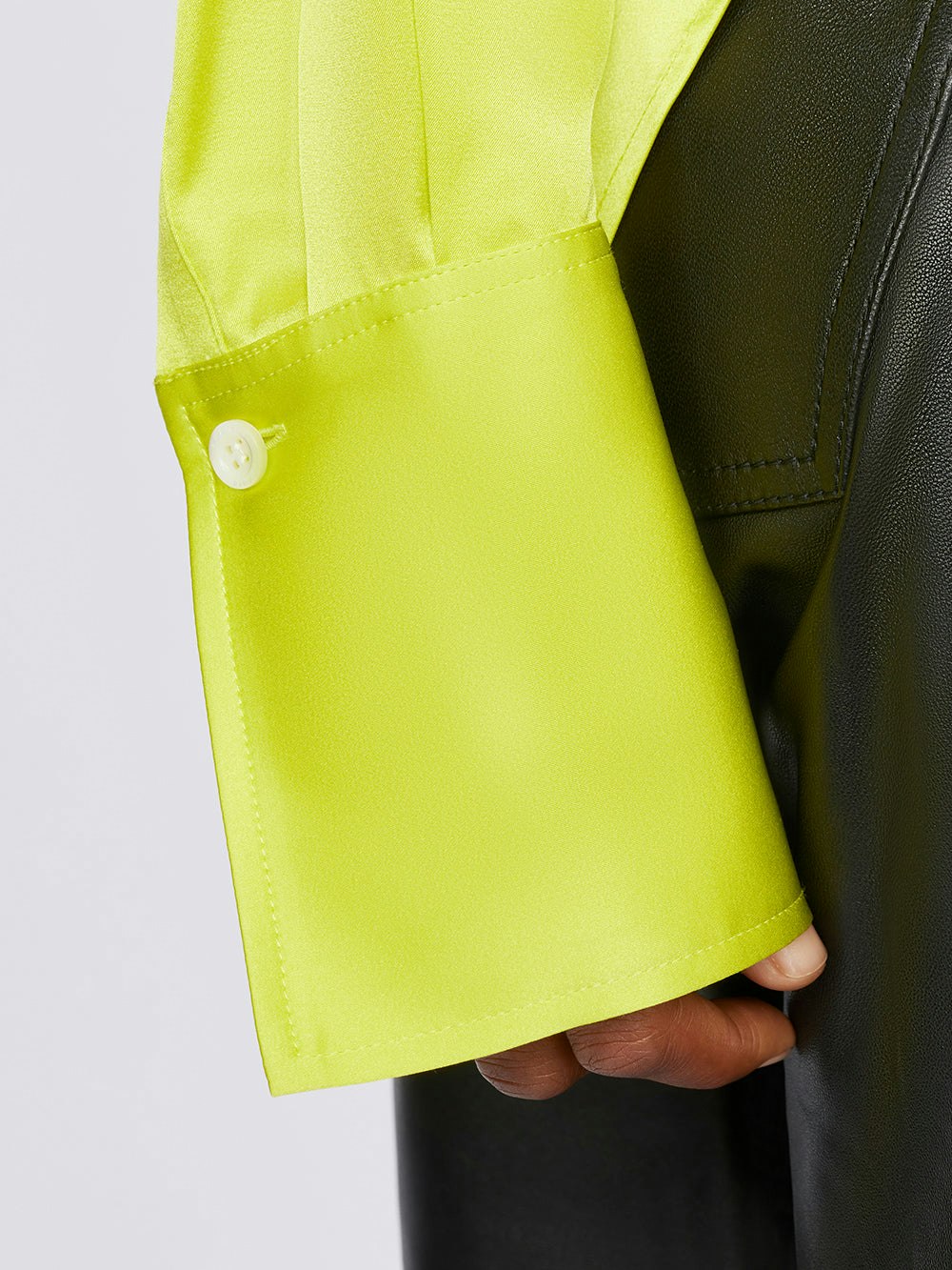 shirt sleeve detail alt:size